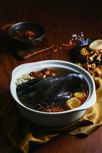 黃金蟲草鮑魚烏骨雞煲湯